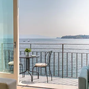 https://luxury-lake-view-apartments.it-lombardy.com