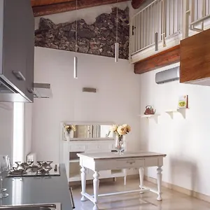 https://santa-domenica-guest-hoiuse-ii.sicilyhotelsitaly.net