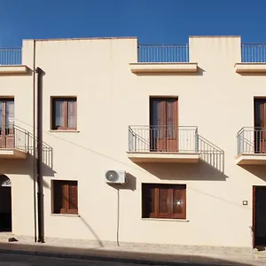 https://appartamenti-leone1-san-vito-lo-capo.sicilyhotelsitaly.net
